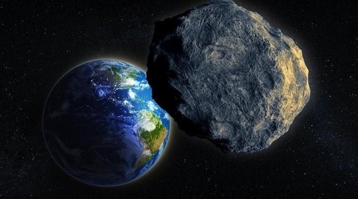 К Земле летит огромный астероид