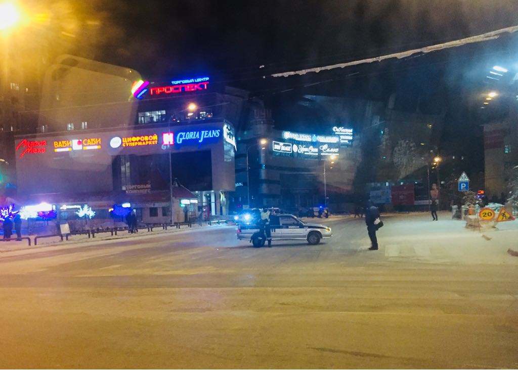 В Якутске из-за подозрительной сумки оцепили территорию ТЦ «Проспект»