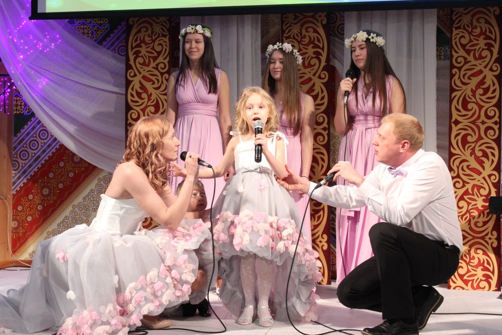 «С песней по жизни»: Победителями песенного конкурса стала семья из Намского улуса