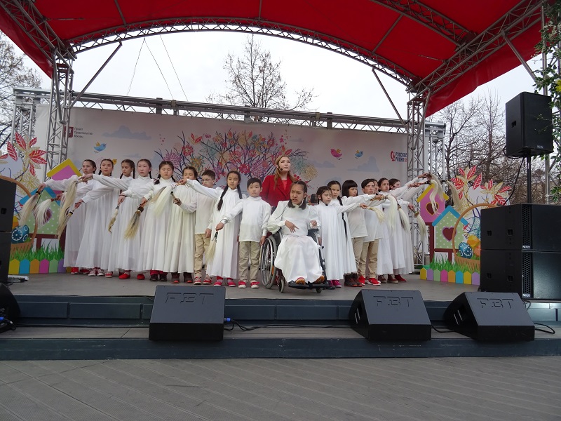 Якутский детский театр «Маленький принц» выступил в Москве с уличным спектаклем