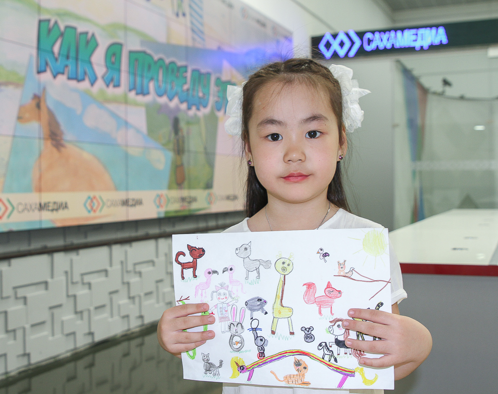Победители конкурса детских рисунков «Как я проведу лето» получили призы