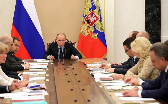 Путин призвал чиновников не подходить формально к выделению денежных средств пострадавшим от стихии