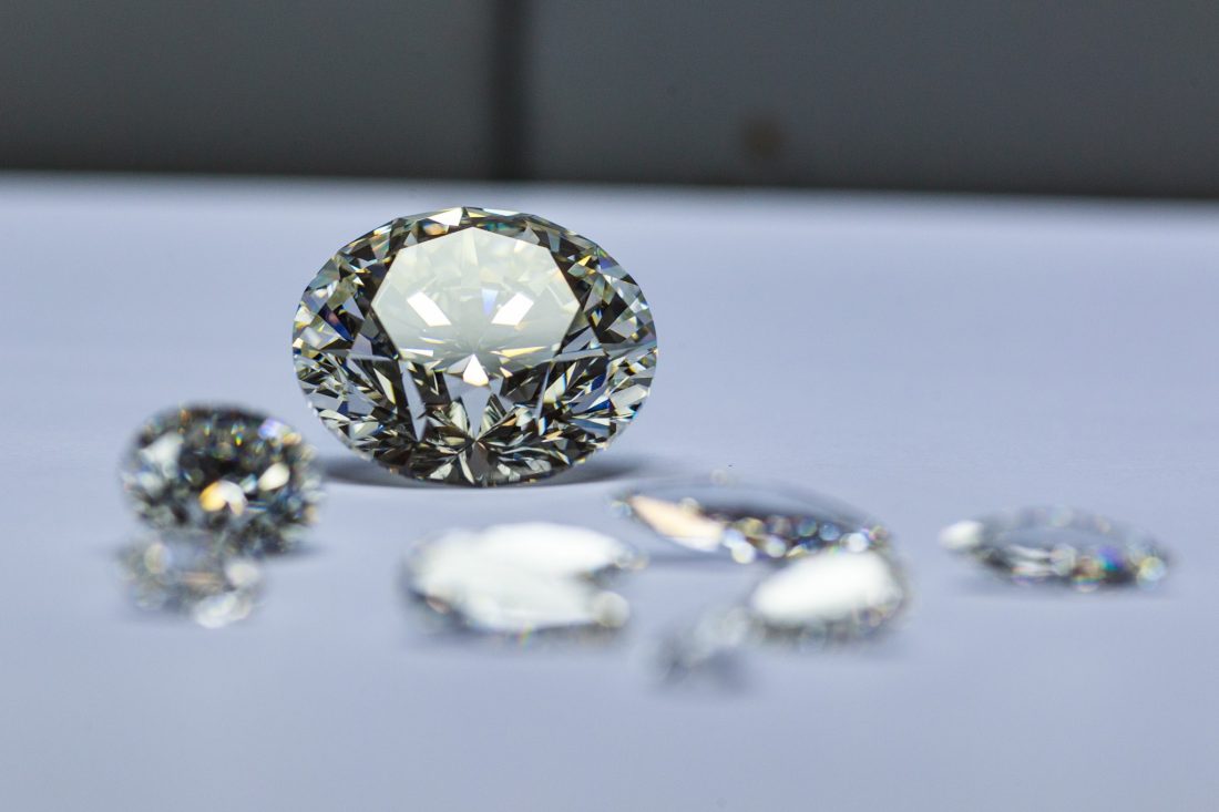 АЛРОСА планирует аукцион по продаже крупных алмазов во Владивостоке