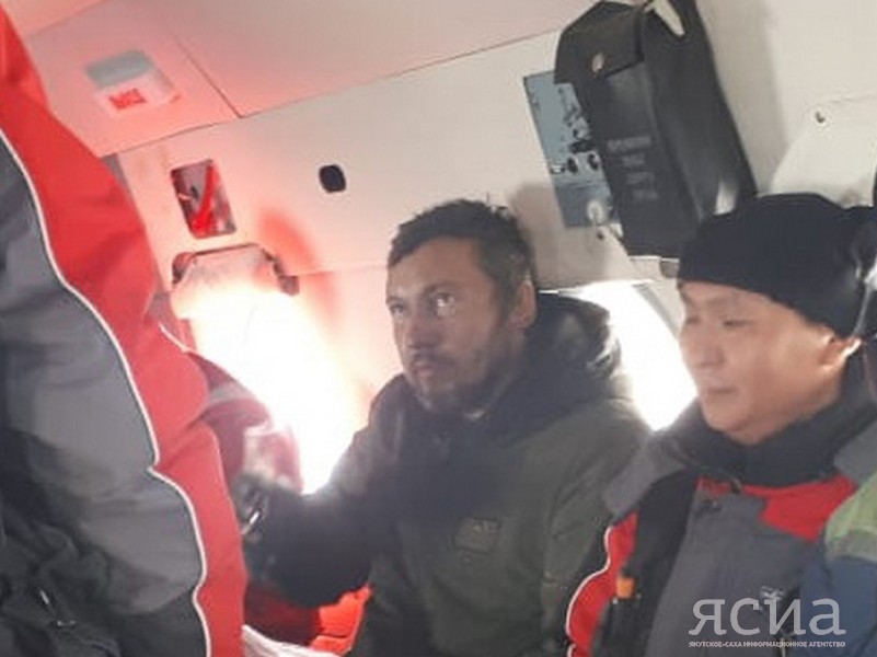 Пилот вертолета рассказал, как ему удалось выжить после крушения в горах Момы