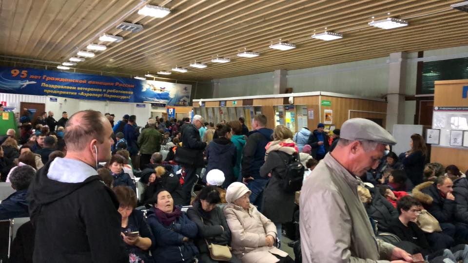 Ожидающие вылета в аэропорту «Чульман» пассажиры размещены в домах культуры