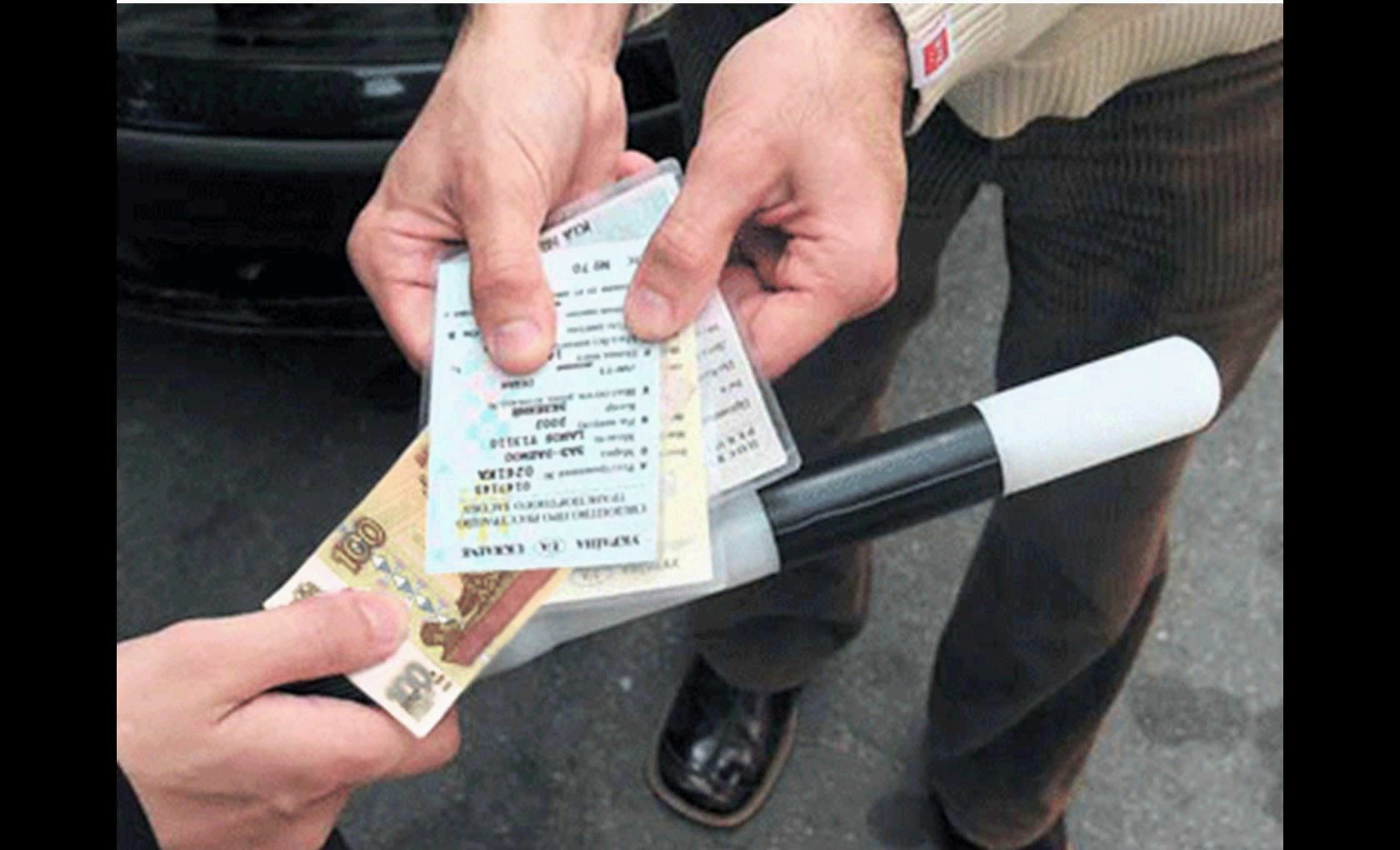 В Мегино-Кангаласском районе пассажир попытался дать взятку сотрудникам ГИБДД