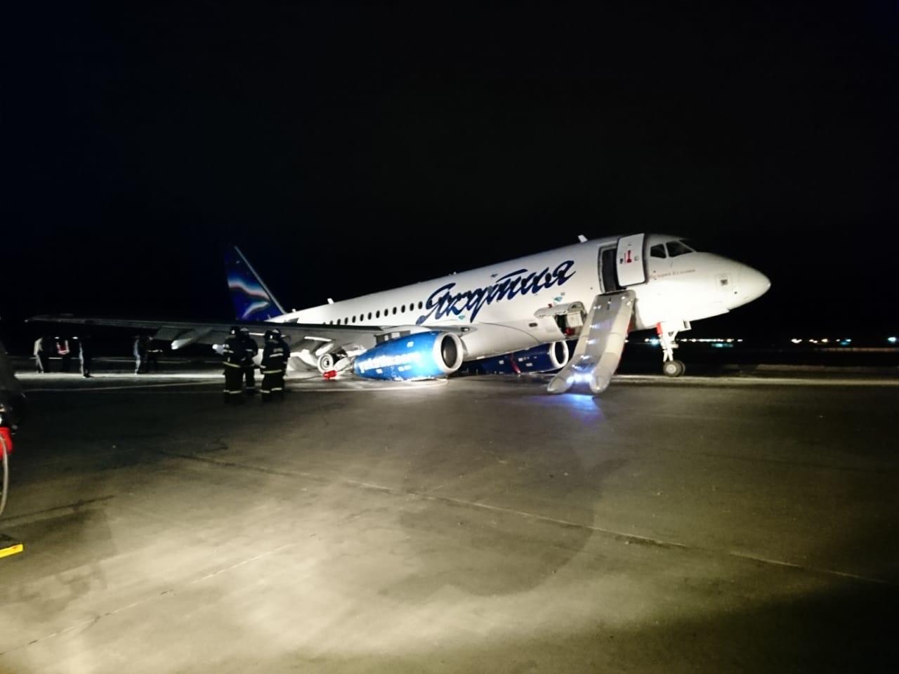 Запах керосина и гололед: Пассажиры рассказали о подробностях ночного ЧП с самолетом в Якутске