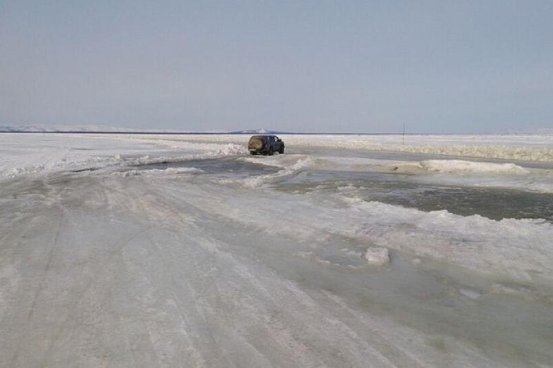 Минэкологии опровергает информацию о провалившихся под лёд на р. Яна в Якутии машинах