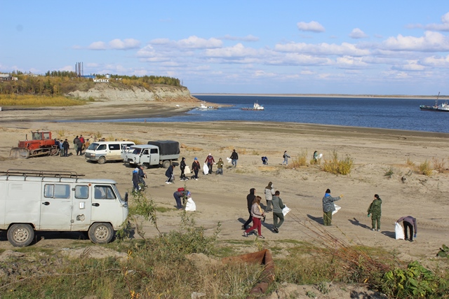 «Чистые берега Дальнего Востока». Жители Жиганска очистили 1 км береговой зоны реки Лены