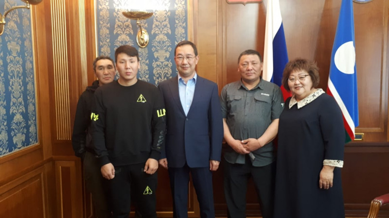Глава Якутии встретился с оленеводами Усть-Янского района, задержанными пограничниками