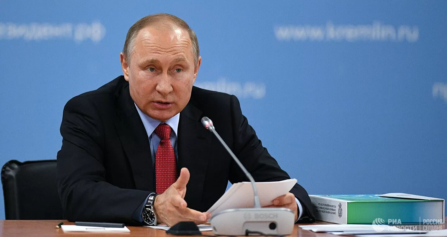 Владимир Путин поручил представить предложения по проекту моста через реку Лену