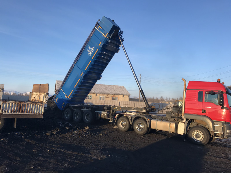 Теплоэнергосервис продолжает завоз угля в отдалённые села Оймяконского района Якутии