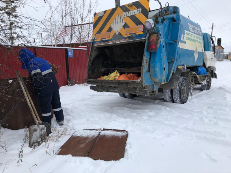 В Якутске начали реализовывать пилотный проект мешкового вывоза мусора