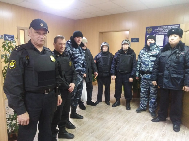 В здании районного суда в Якутии искали взрывное устройство