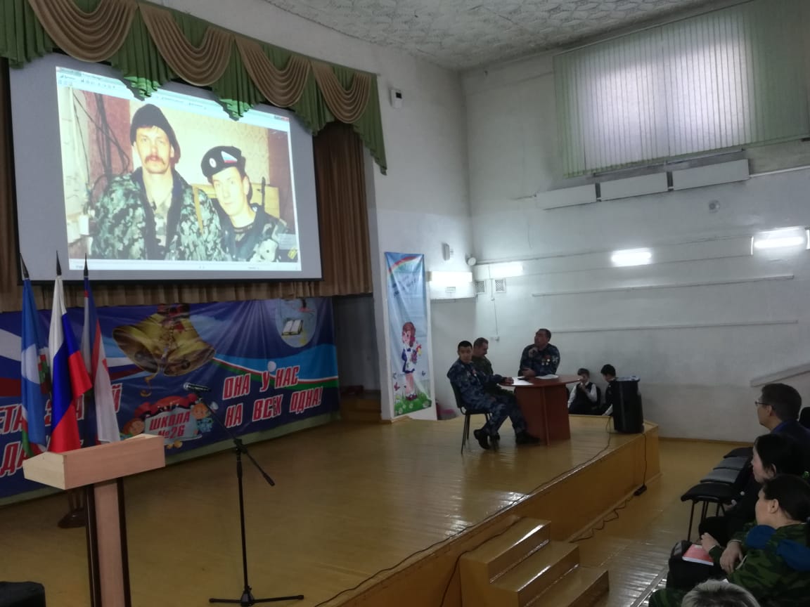 Росгвардейцы рассказали школьникам о подвиге Александра Рыжикова
