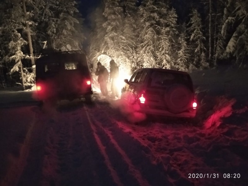 Спасатели нашли двух замерзающих мужчин в Нюрбинском районе Якутии