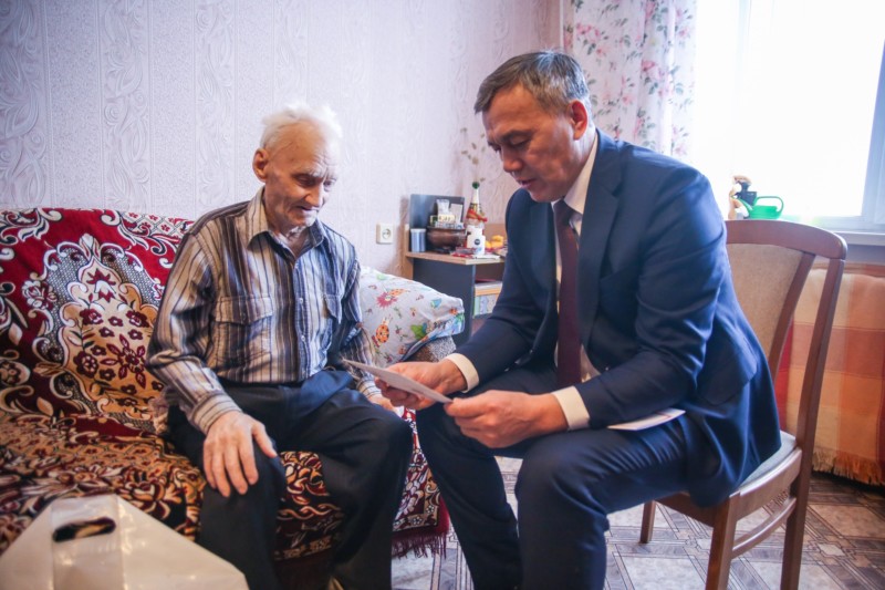 Участника войны Афанасия Соловьёва поздравили с 95-летием