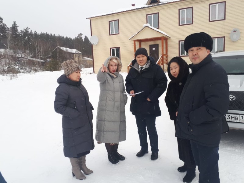 Вице-премьер Ольга Балабкина посетила социальные объекты Олекминска