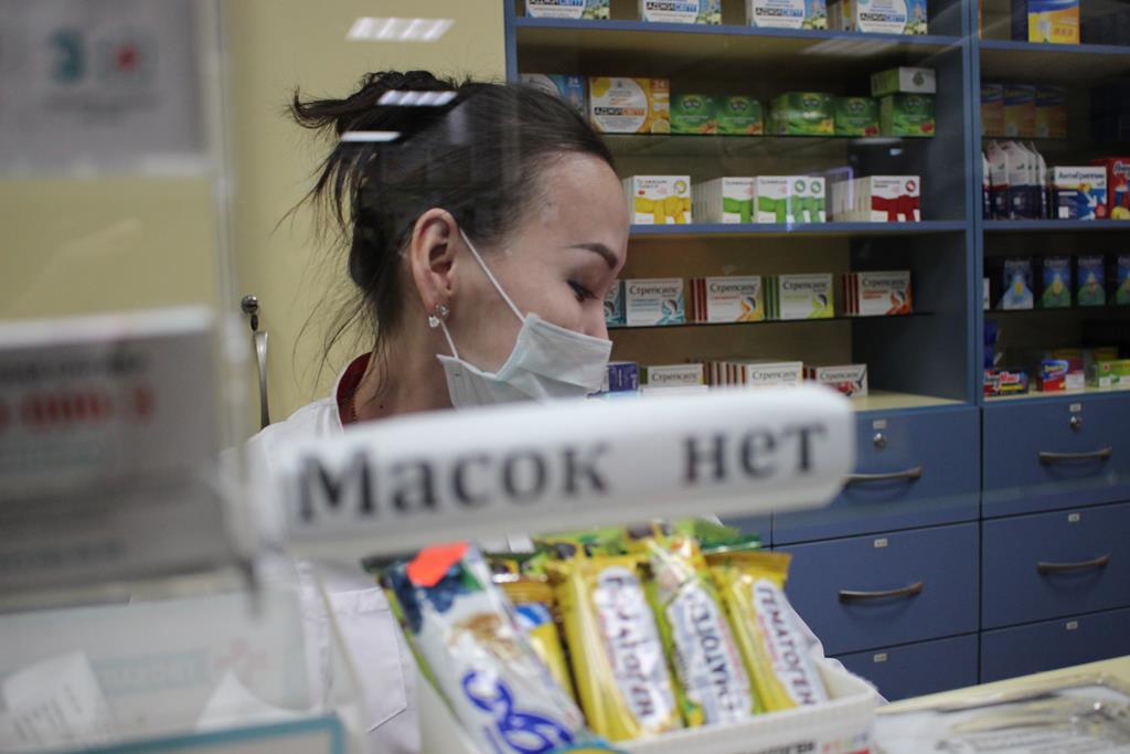 Курские аптекари шьют себе медицинские маски в ателье