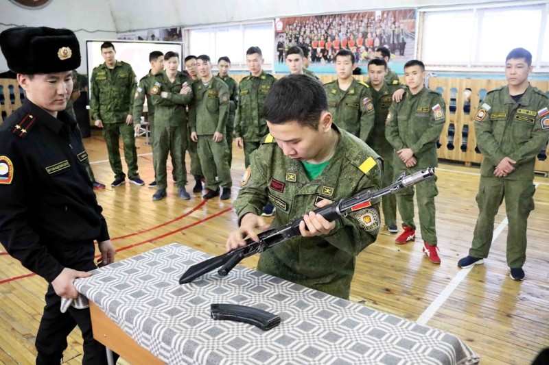 Военно-патриотические соревнования для десятиклассников прошли в Якутске