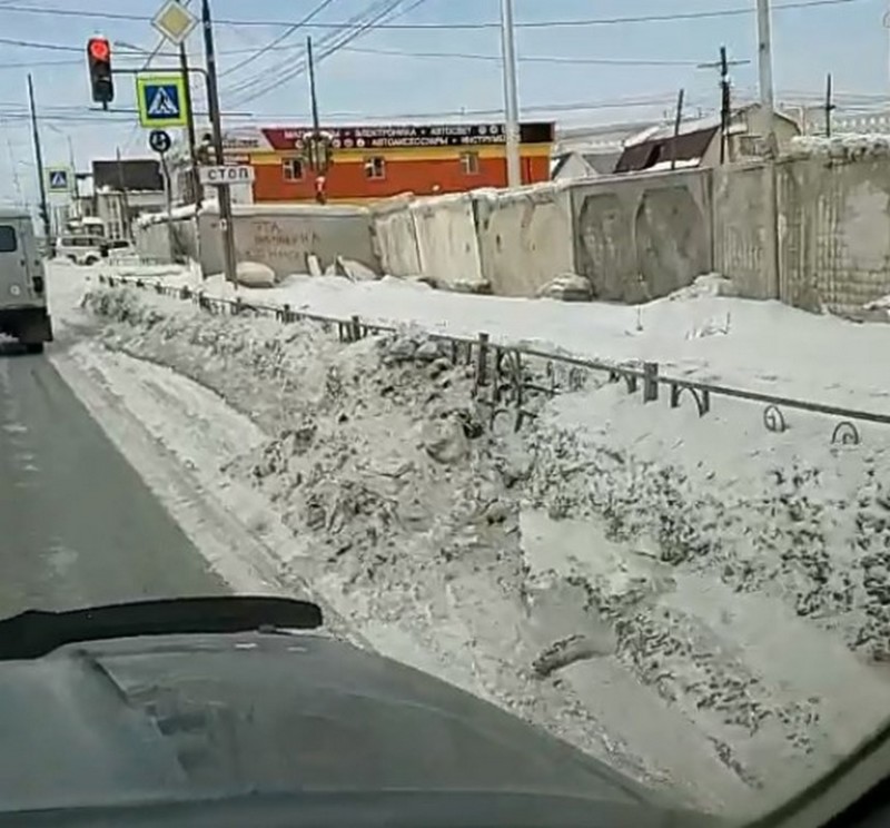 Общественники обратились к властям Якутска о необходимости уборки внутриквартальных дорог
