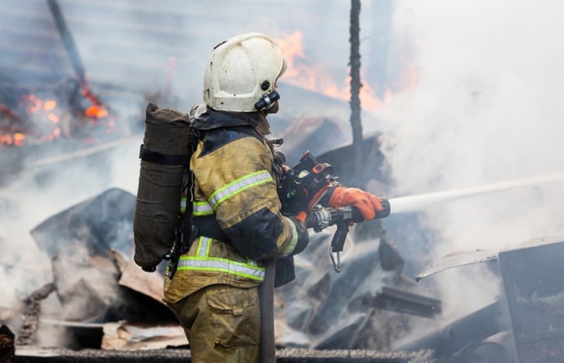 В воскресенье пожарные эвакуировали 42 человека, из них 8 детей в Якутске