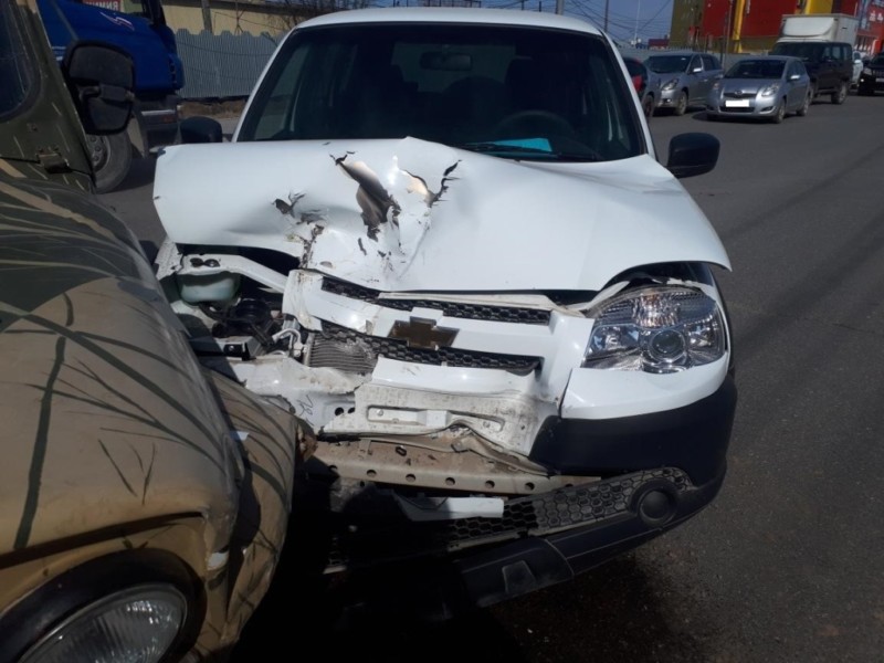 При столкновении машин на улице Чернышевского в Якутске пострадала пассажирка