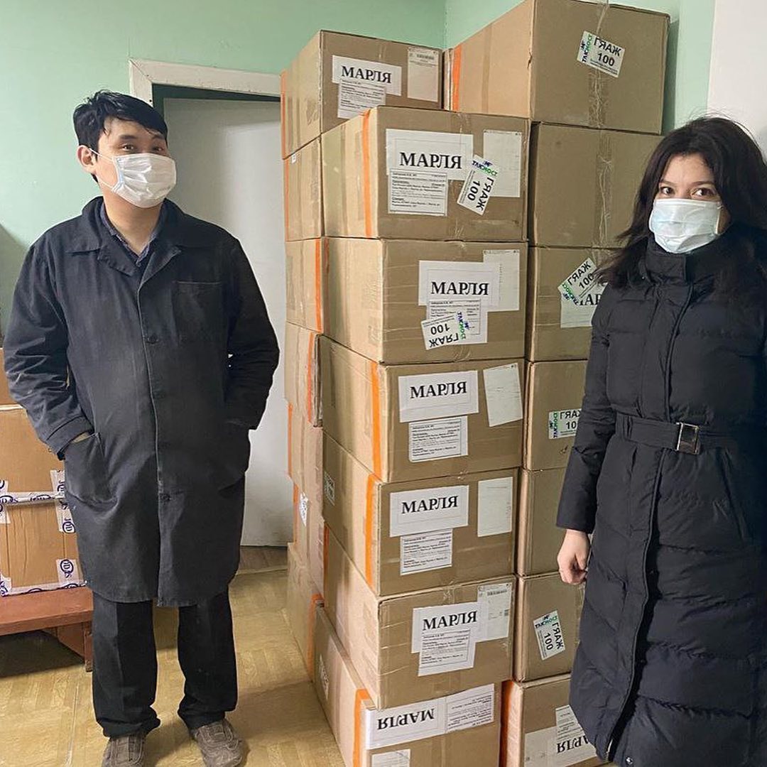 «Хозмаркет» передал больницам в Якутске две тысячи упаковок медицинской марли