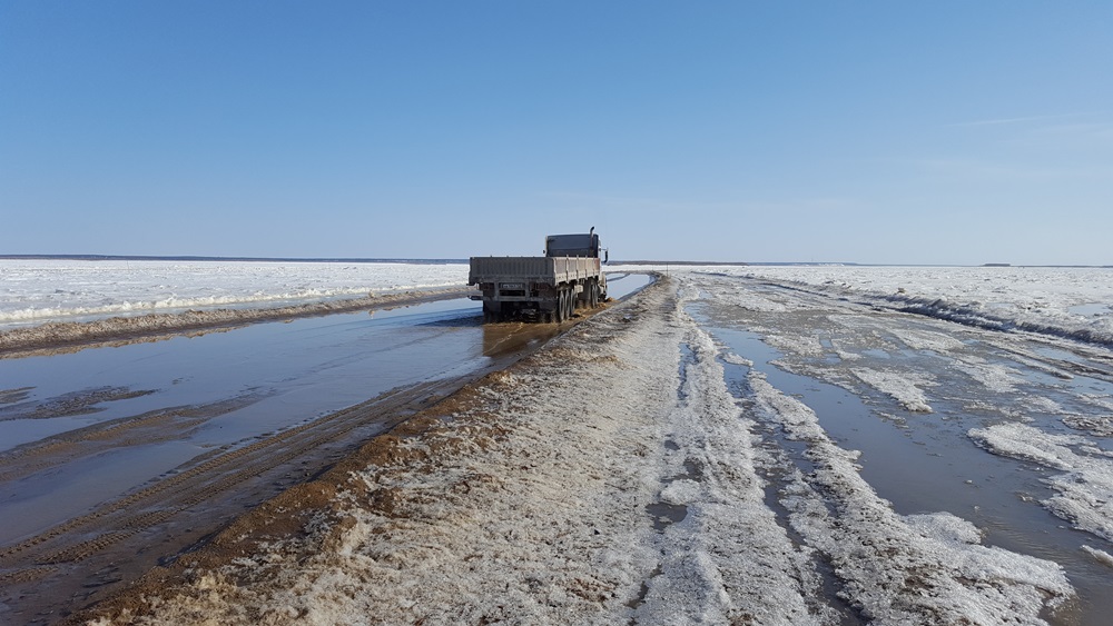 Закрыты участки сезонных автодорог на севере Якутии