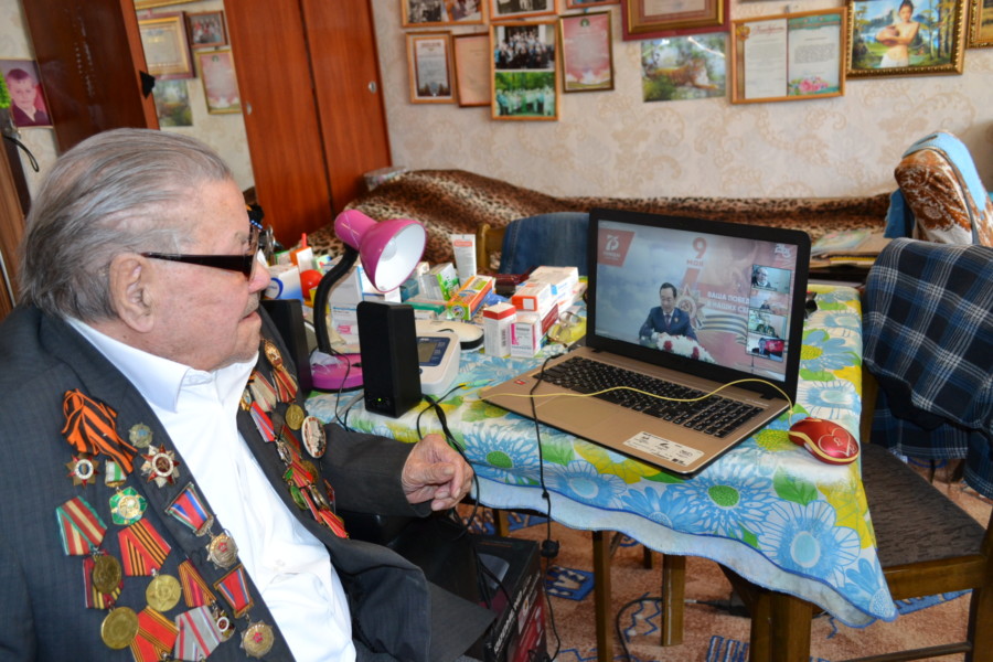 В Ленске ветеранов войны через онлайн-связь поздравил глава Якутии