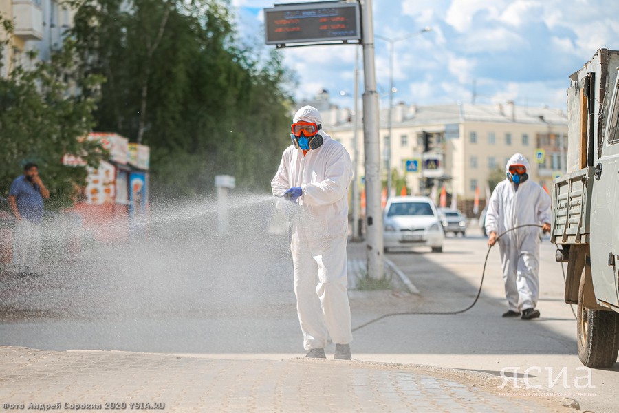 ФОТОРЕПОРТАЖ: Как проходит санитарная обработка общественных пространств Якутска