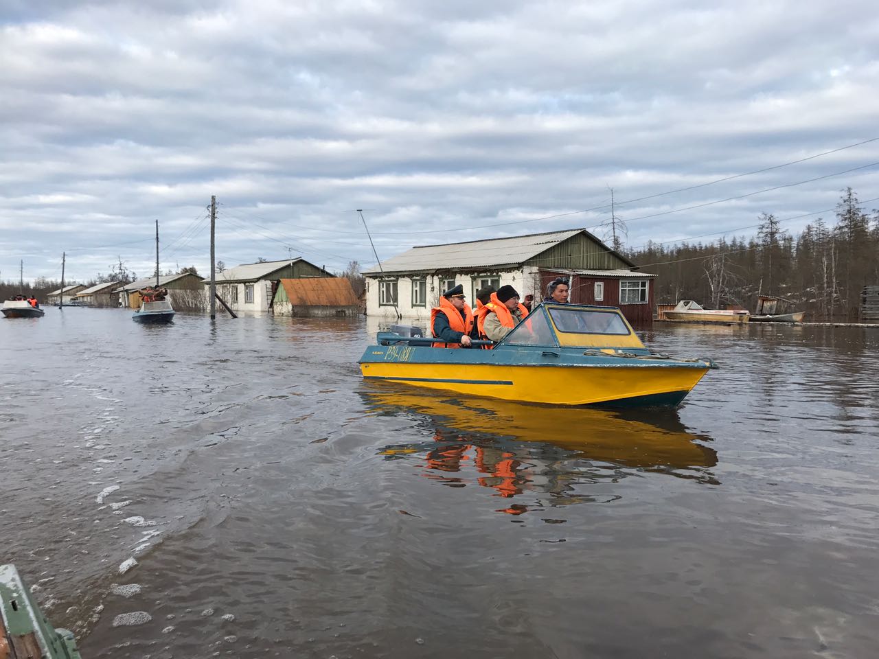 Пострадавшим от паводка жителям Якутии окажут помощь