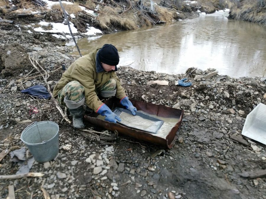 Фото геолога за работой