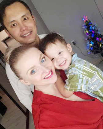 Звезда якутской эстрады Надина Эльпис с супругом аккордеонистом Владимиром Боярским и сыном Антоном. <br>Фото: Соцсети