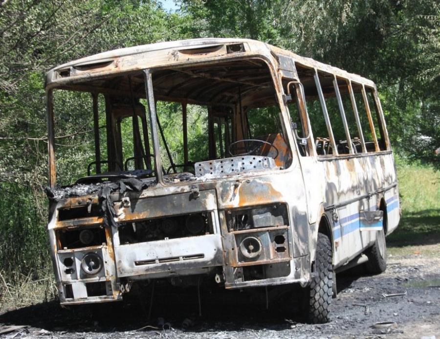 В Мирнинском районе из-за взрыва газового баллона сгорел автобус