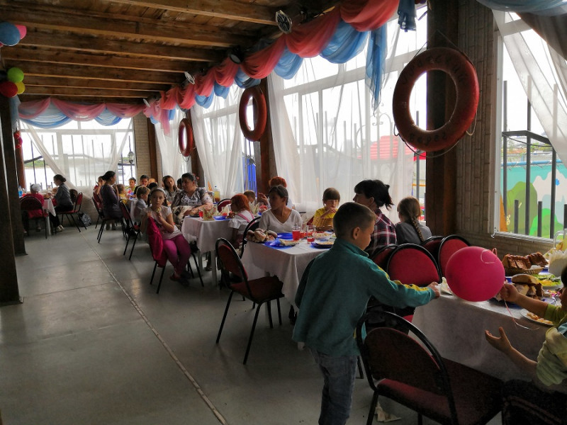 Социальная столовая в Якутске провела акцию "Собери ребенка в школу"