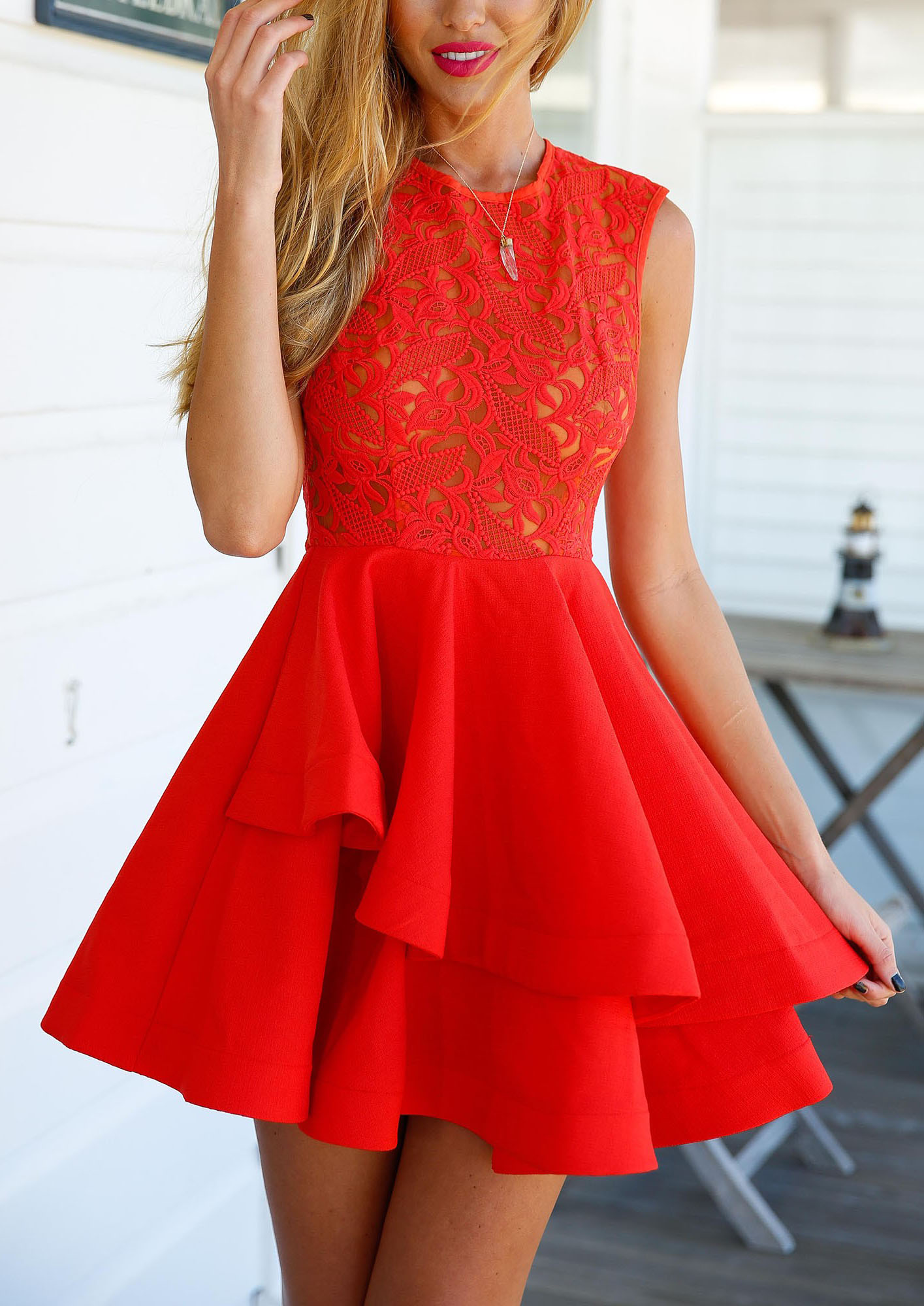 Фото красных платьев