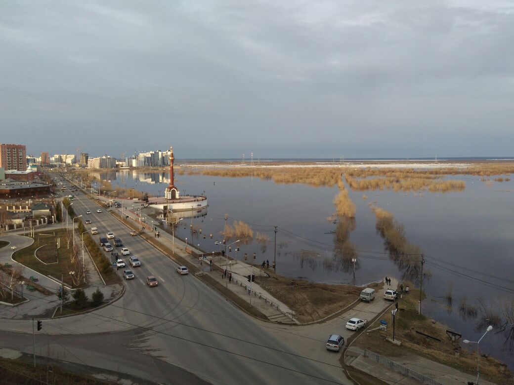 Якутск сейчас. Якутск летом фото. Город Якутск река Лена. Водные объекты города Якутска. Кангалассы 2019 паводок.