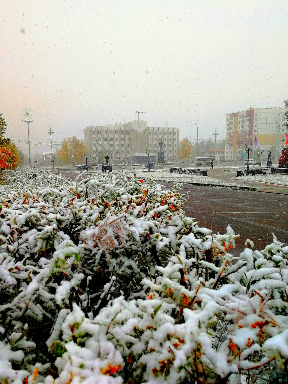 Погода в нерюнгри на 3 дня. Нерюнгри снег летом. Нерюнгри зима 2021. Первый снег в Нерюнгри. Нерюнгри выпал снег.