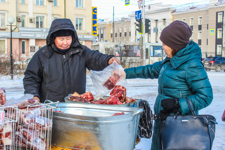 Продукт якутии. Продукты Якутии. Ярмарка продуктов Якутии в 22 году Москва. Местные продукты якутские. Цены на продукты в Якутии.