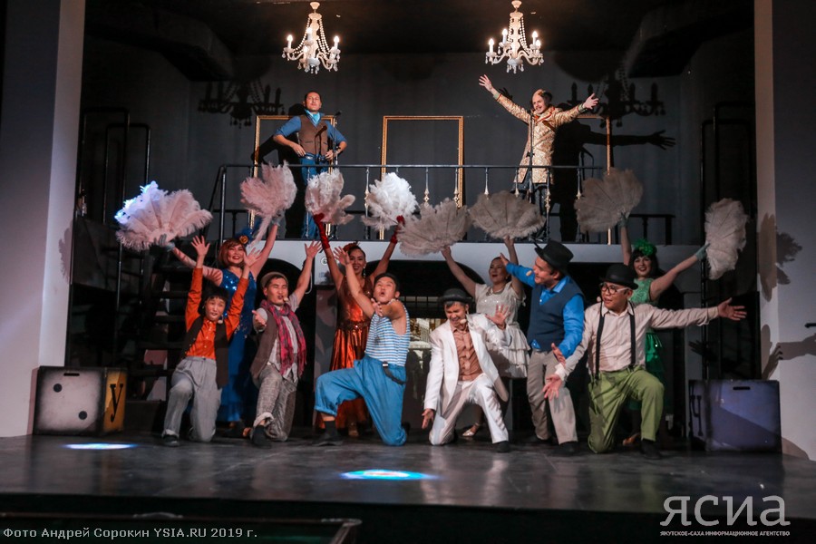 Театр эстрады открыл сезон в новом здании мюзиклом "Чудный костюм"