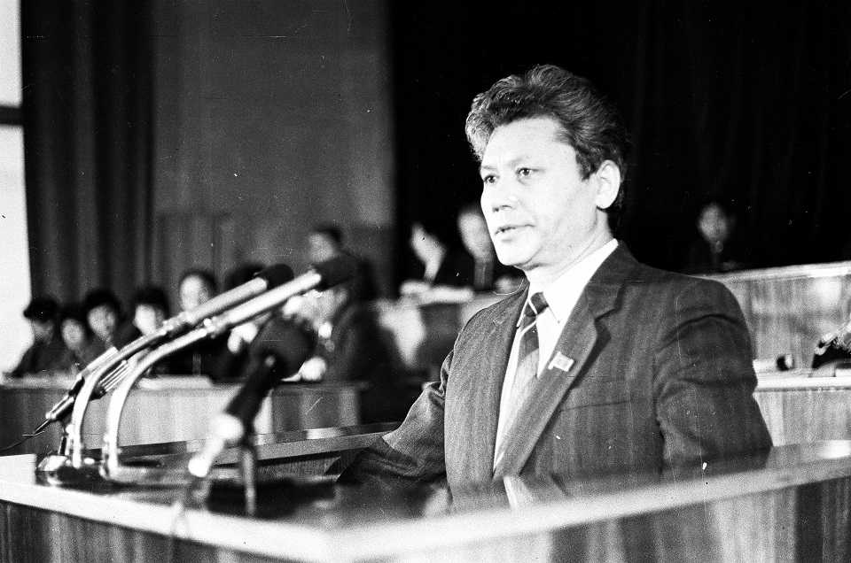 В этот день 30 лет назад состоялась инаугурация первого президента Якутии Михаила Николаева