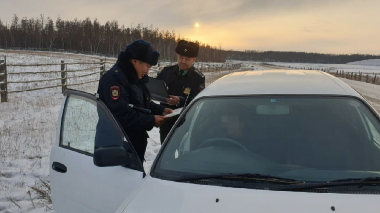 Судебные приставы и участковые полиции Усть-Алданского района посетили  должников — ЯСИА