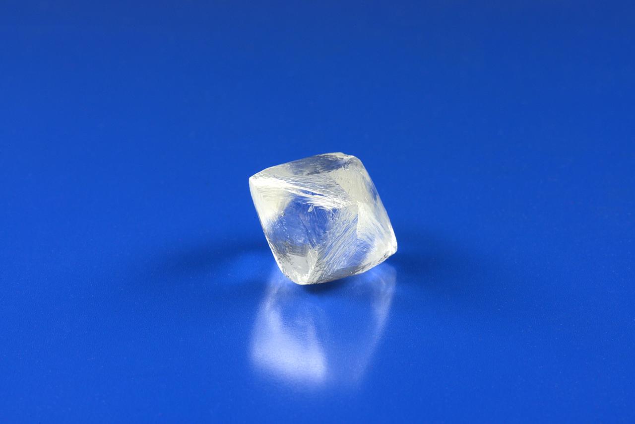 АЛРОСА-Нюрба продаст на аукционе за рубежом алмаз весом более 242 карат