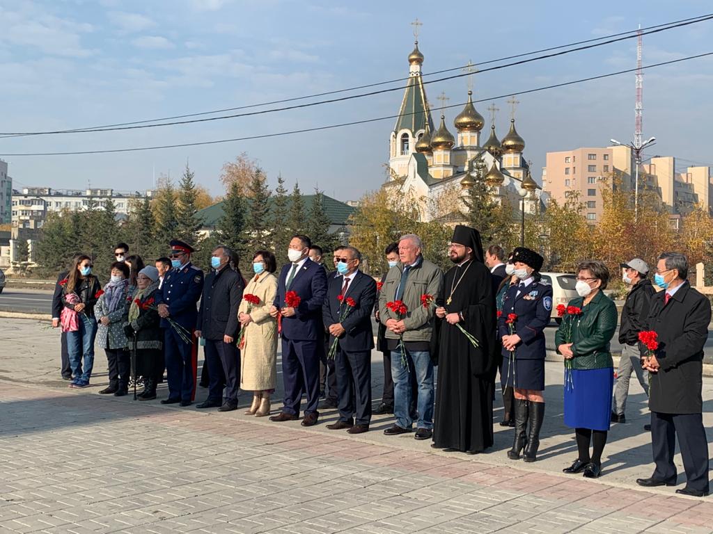 Памятник бекетову в якутске фото