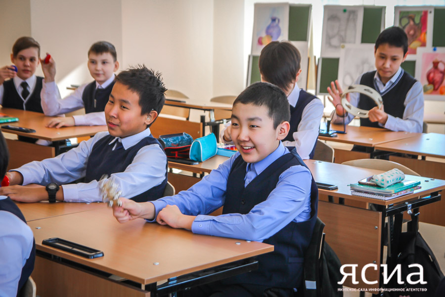 В школах Якутска начнут принимать заявления о переводе на дистанционное обучение