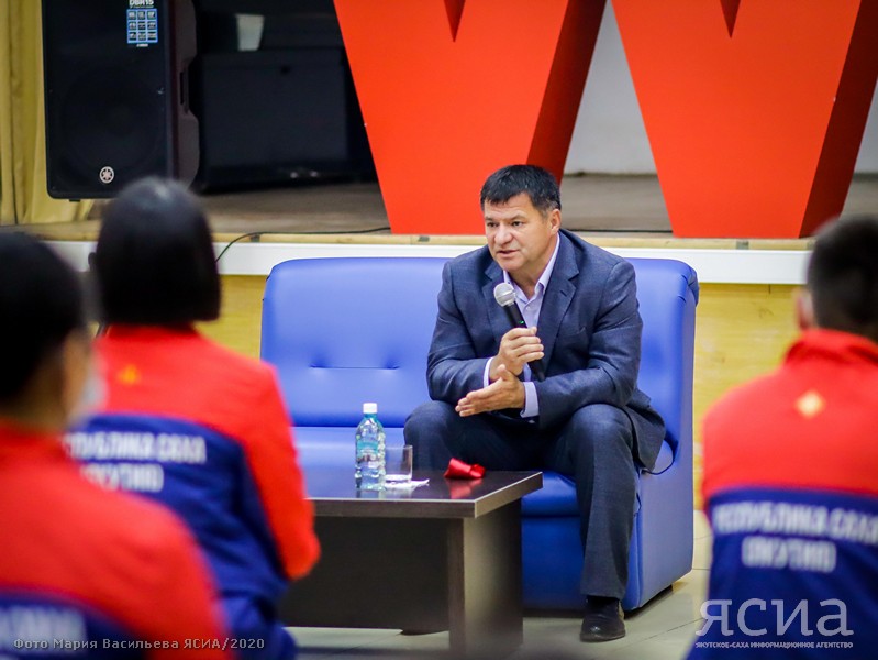 Андрей Тарасенко встретился с якутскими призерами Национального чемпионата “Молодые професиионалы”