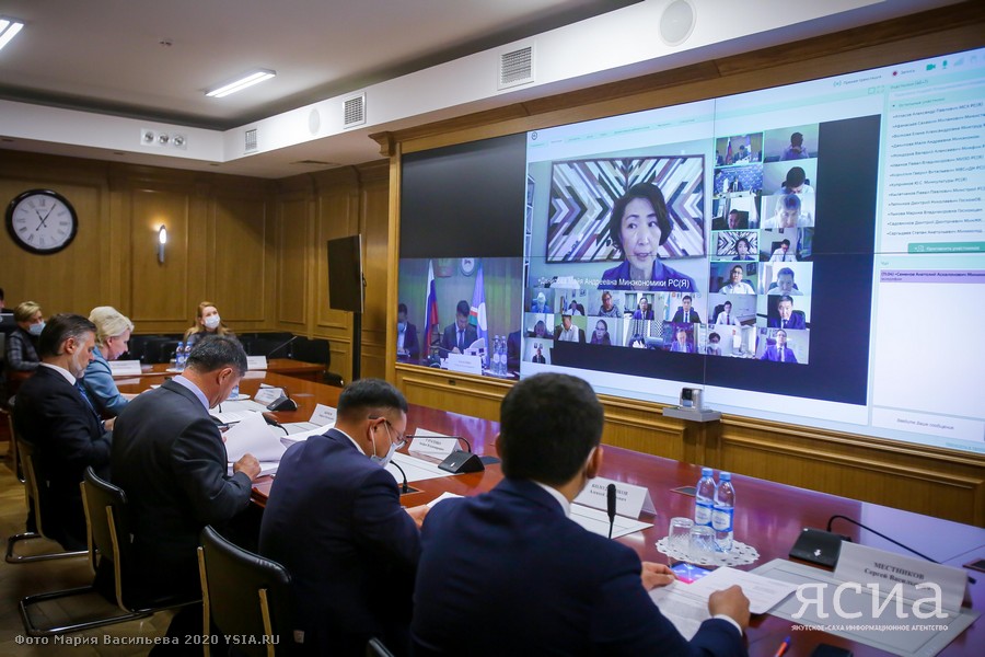 В правительстве обсудили прогноз социально-экономического развития Якутии на 2021-2024 годы