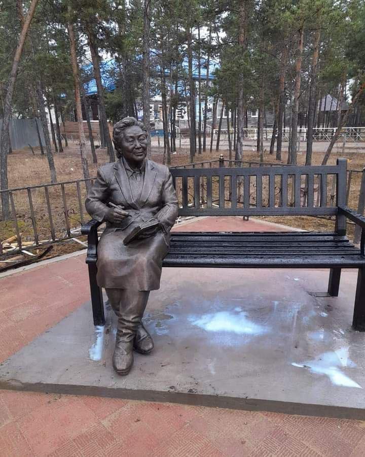ФОТОФАКТ: В Вилюйске установили памятник Нине Протопоповой