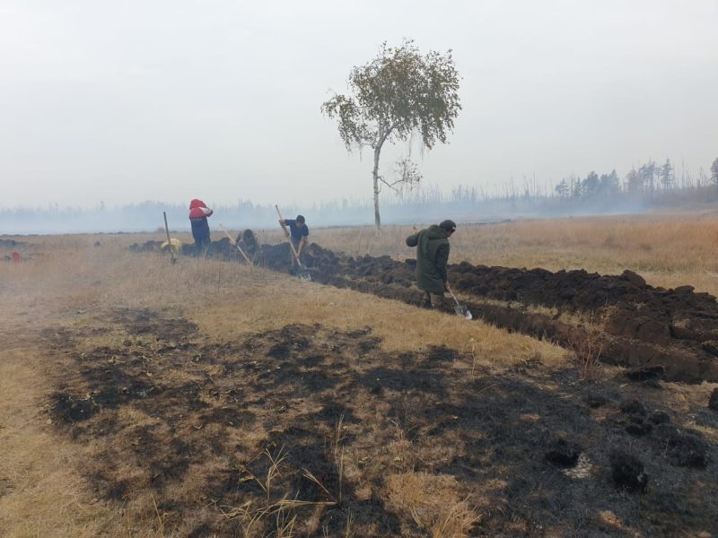 В Якутии тушат восемь лесных пожаров